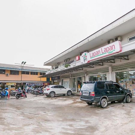 Oyo 850 Lapan Lapan Hotel Banjarmasin  Buitenkant foto