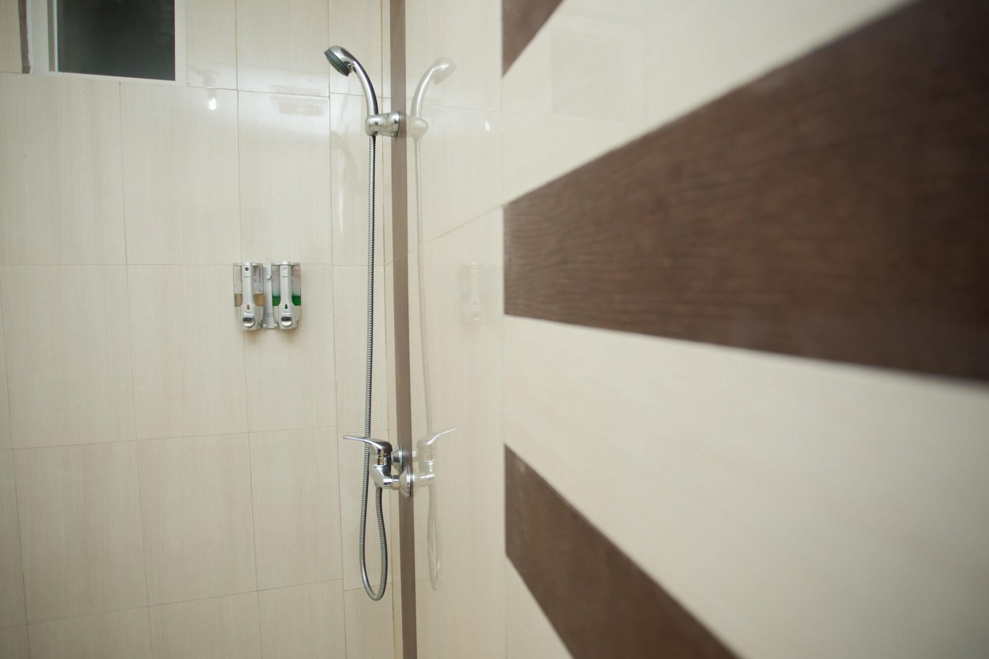 Oyo 850 Lapan Lapan Hotel Banjarmasin  Buitenkant foto