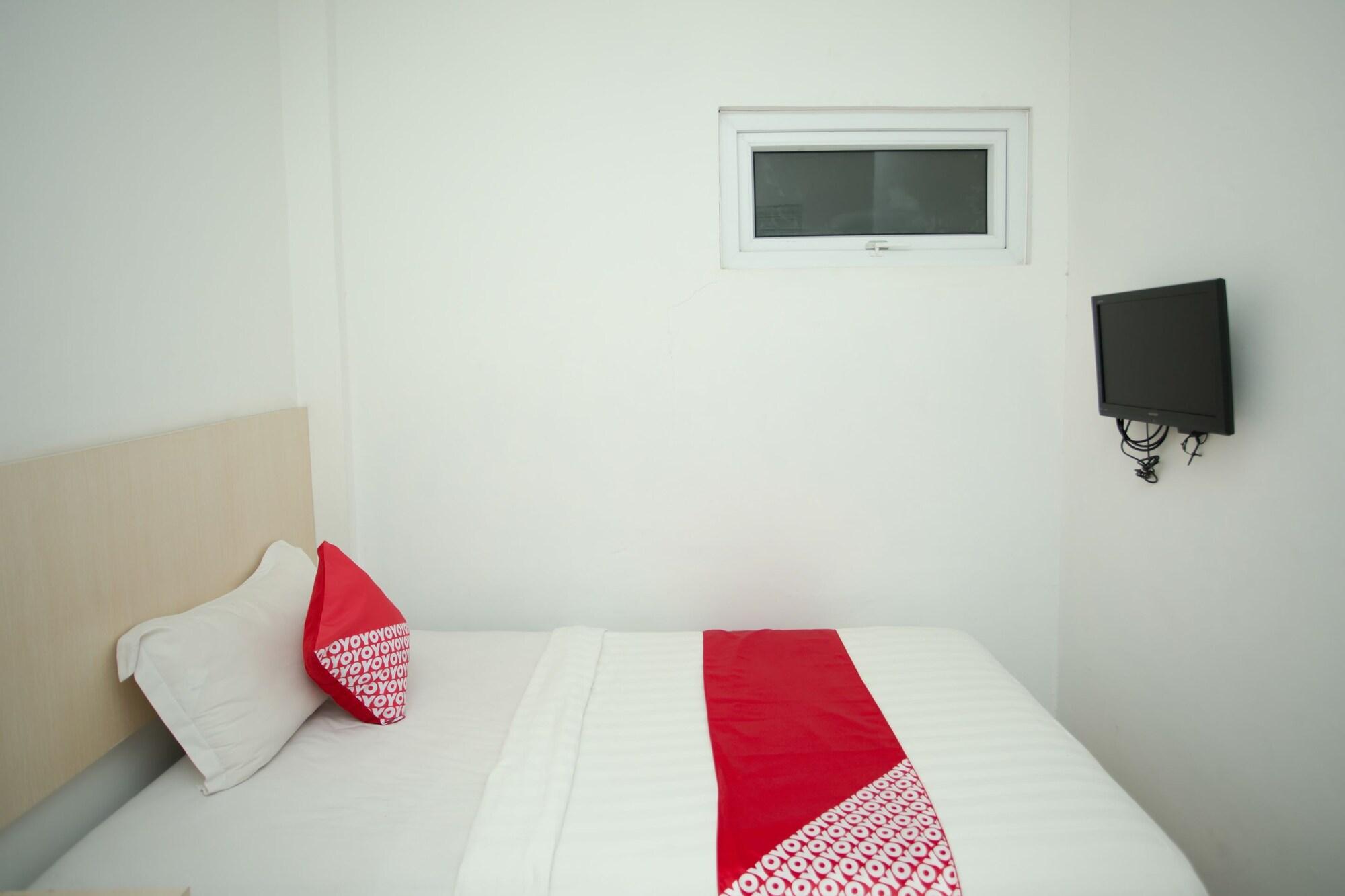 Oyo 850 Lapan Lapan Hotel Banjarmasin  Buitenkant foto