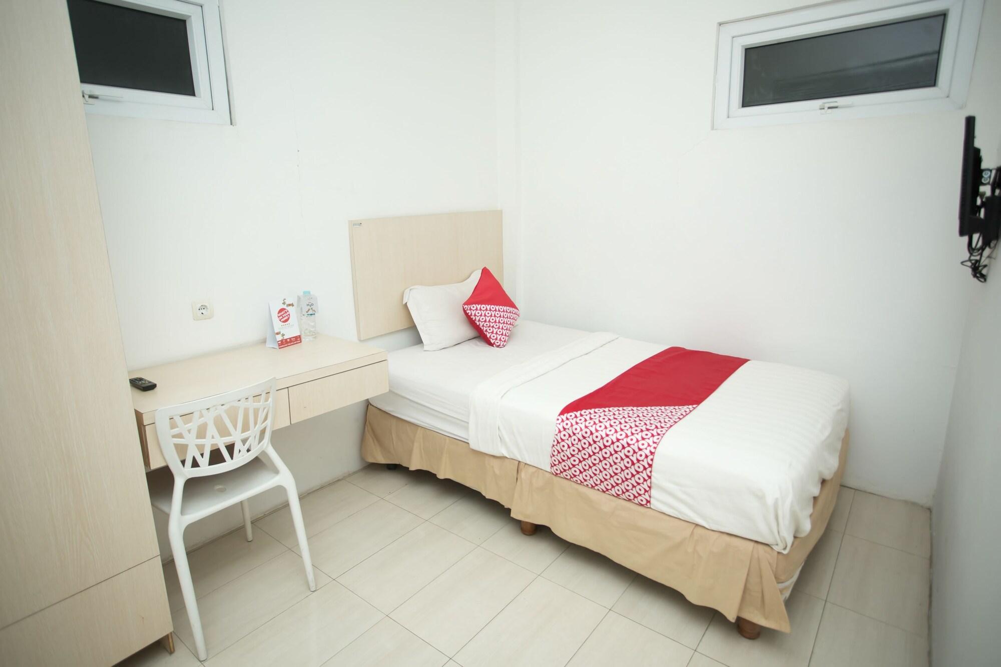 Oyo 850 Lapan Lapan Hotel Banjarmasin  Buitenkant foto