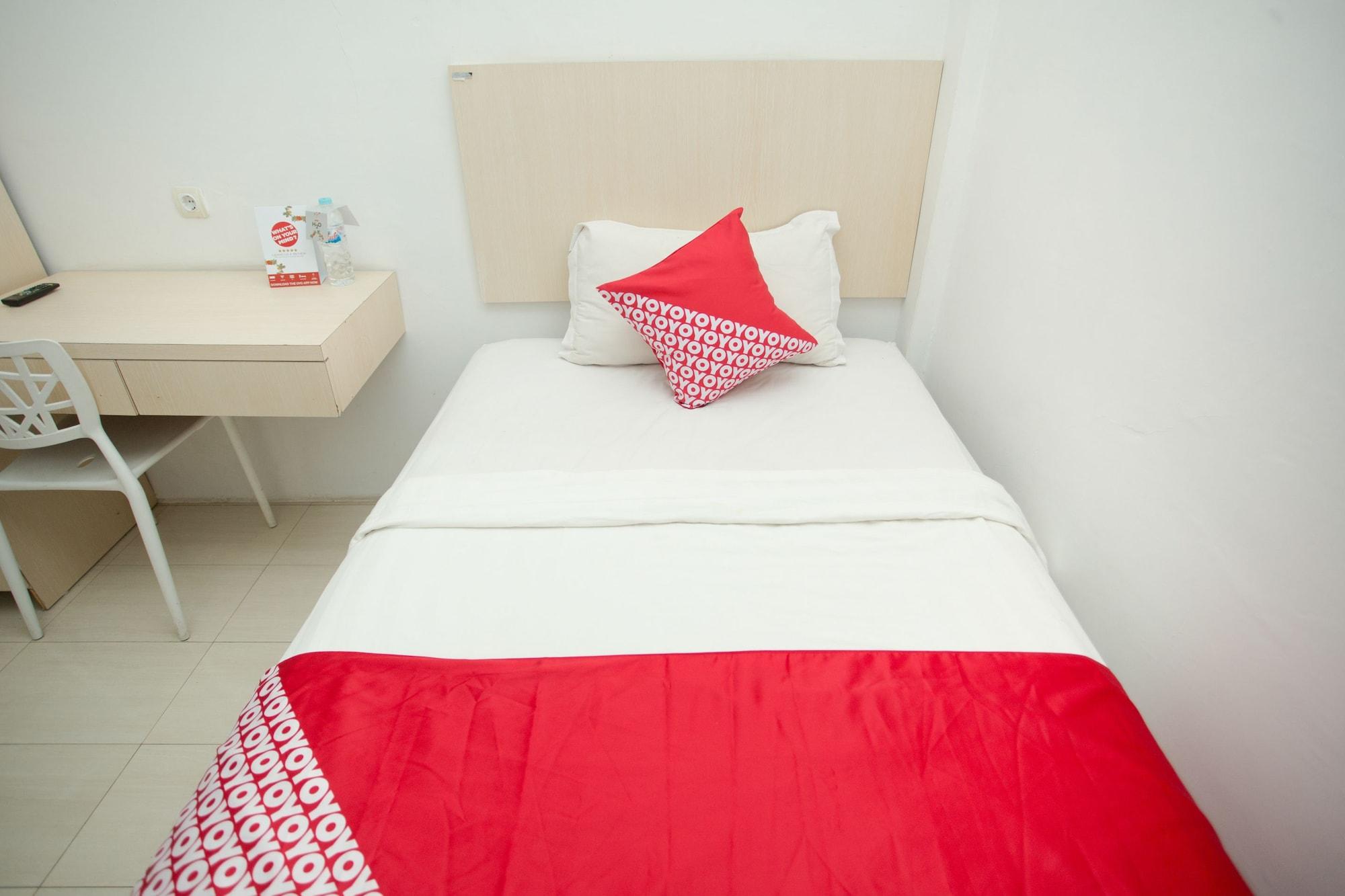 Oyo 850 Lapan Lapan Hotel Banjarmasin  Buitenkant foto