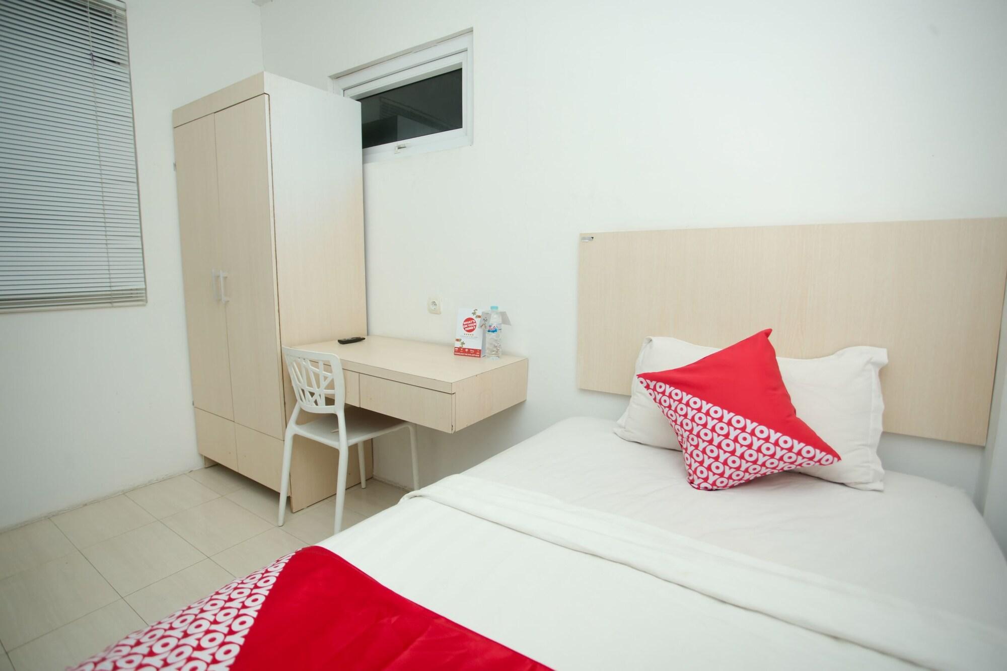 Oyo 850 Lapan Lapan Hotel Banjarmasin  Buitenkant foto