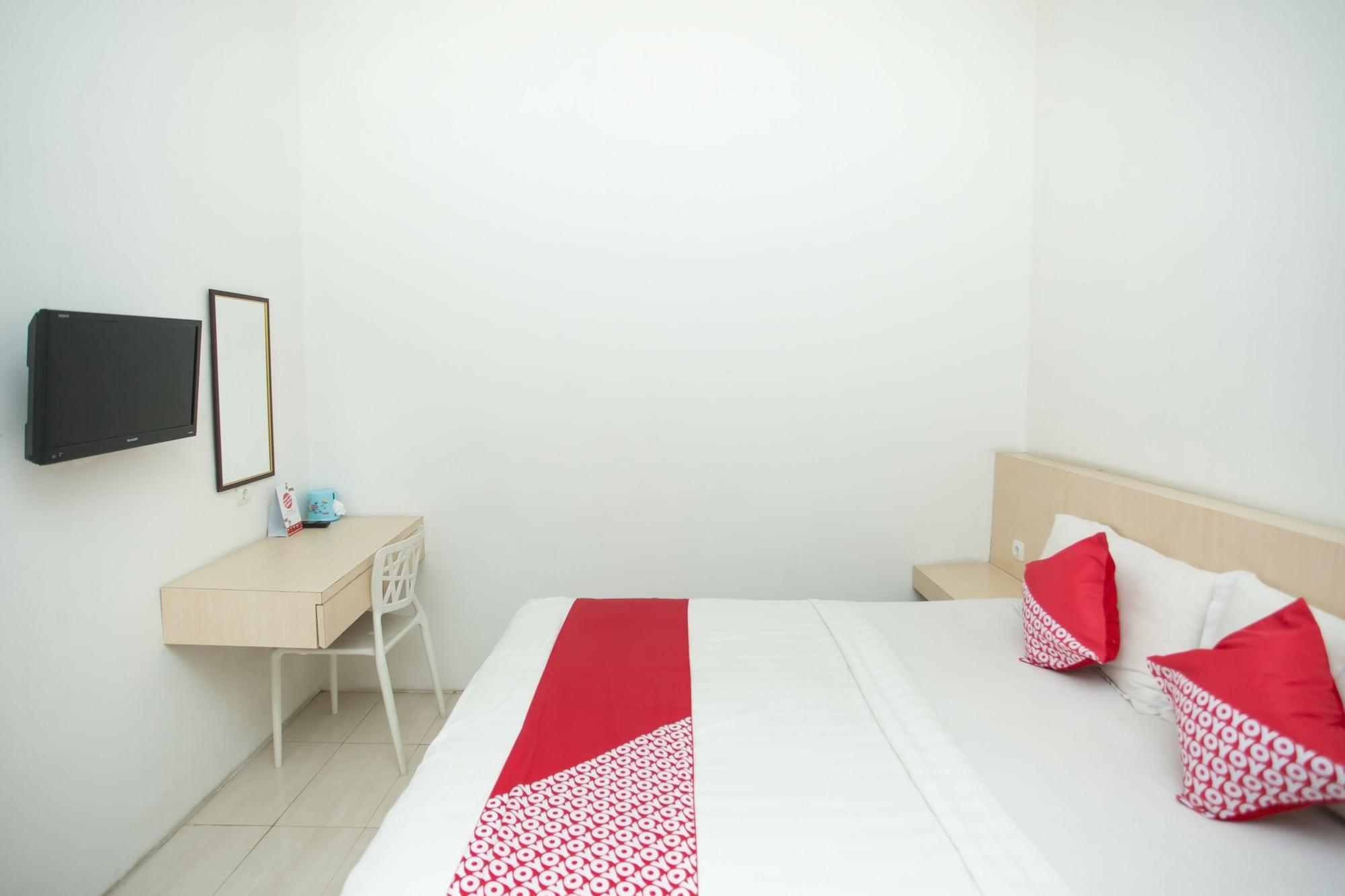 Oyo 850 Lapan Lapan Hotel Banjarmasin  Buitenkant foto