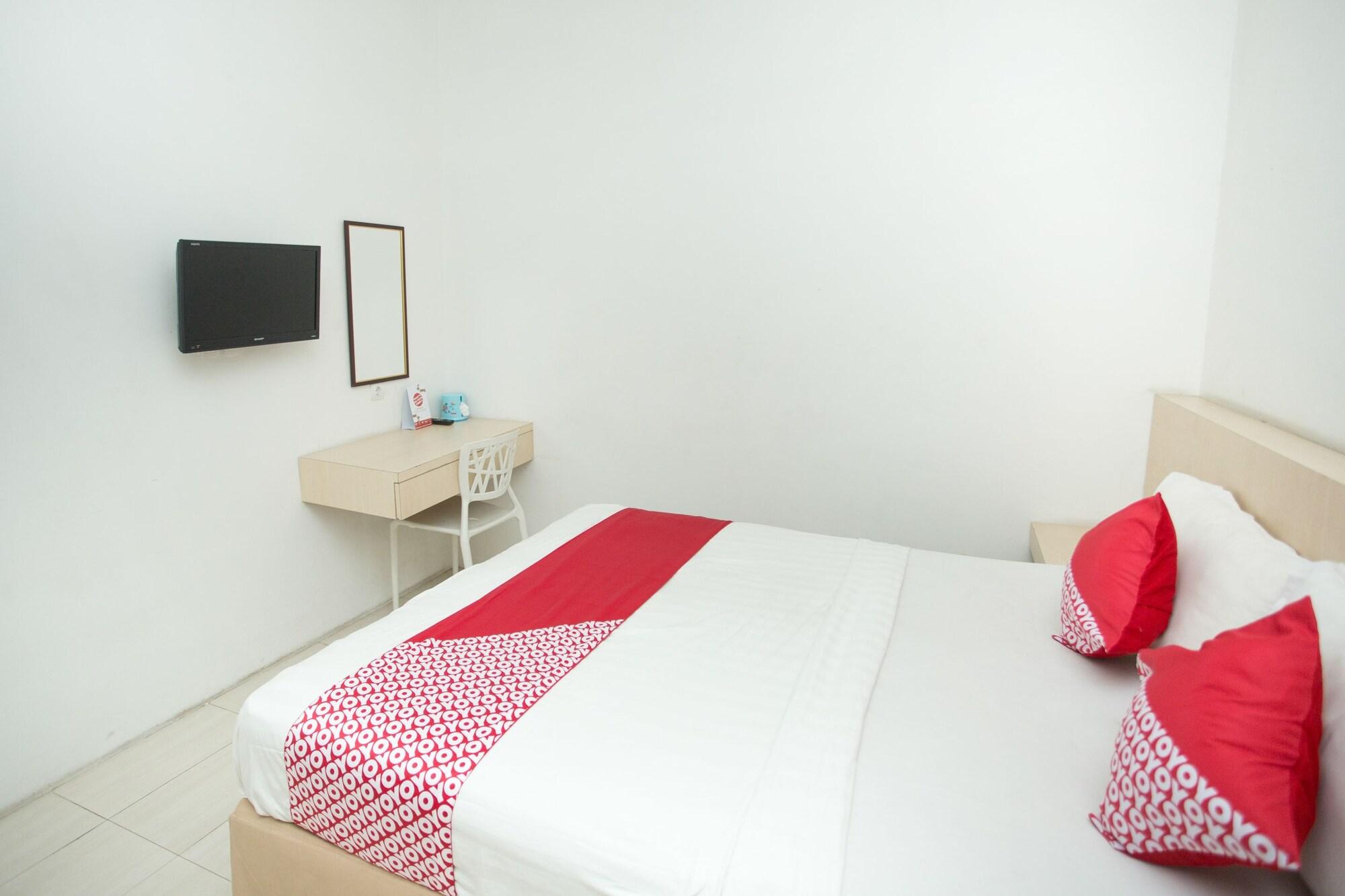 Oyo 850 Lapan Lapan Hotel Banjarmasin  Buitenkant foto