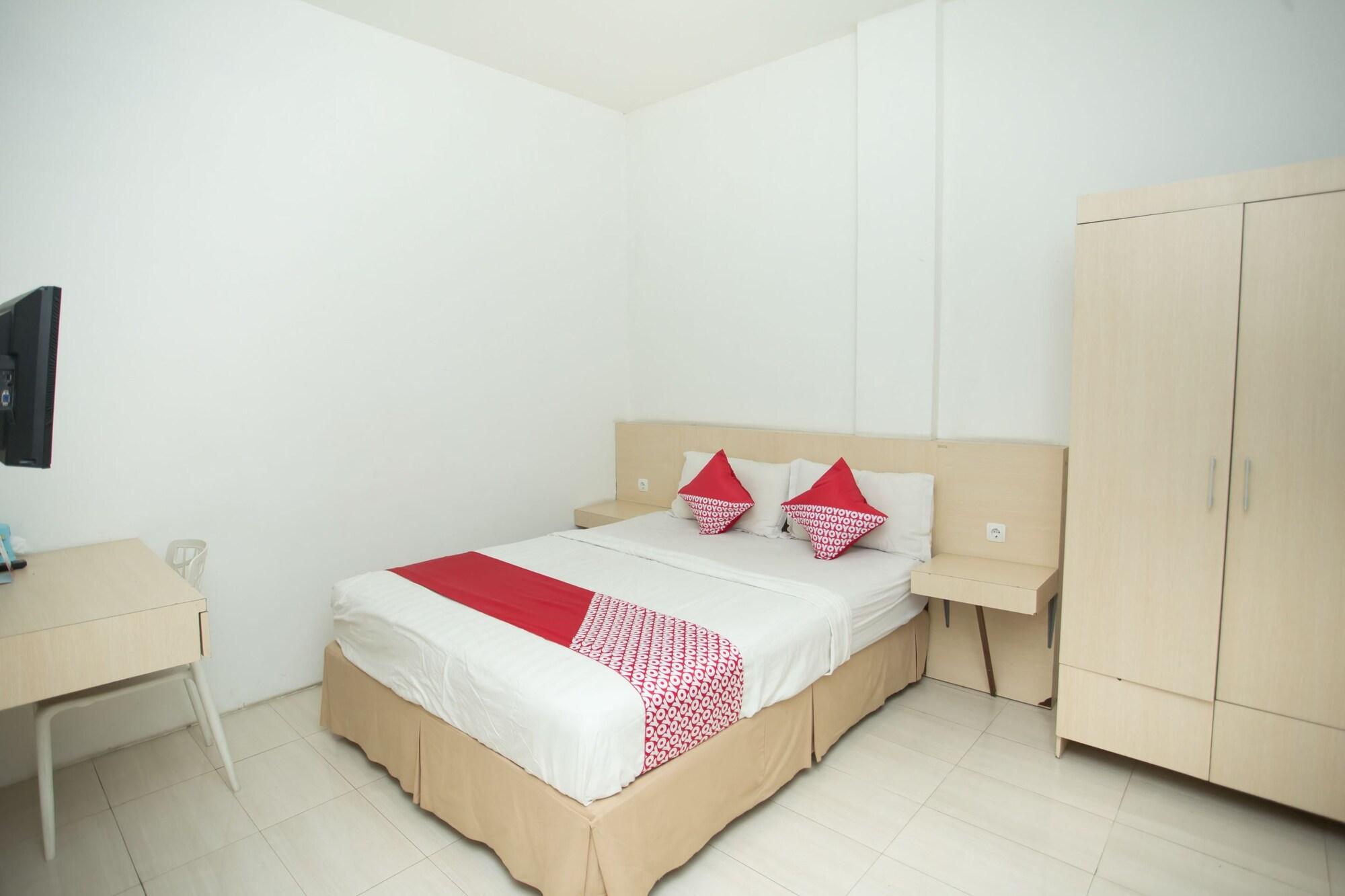 Oyo 850 Lapan Lapan Hotel Banjarmasin  Buitenkant foto
