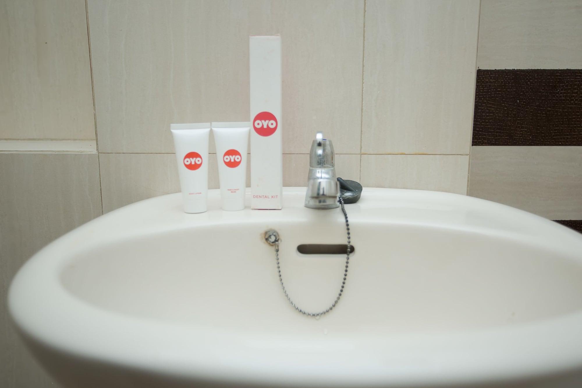 Oyo 850 Lapan Lapan Hotel Banjarmasin  Buitenkant foto