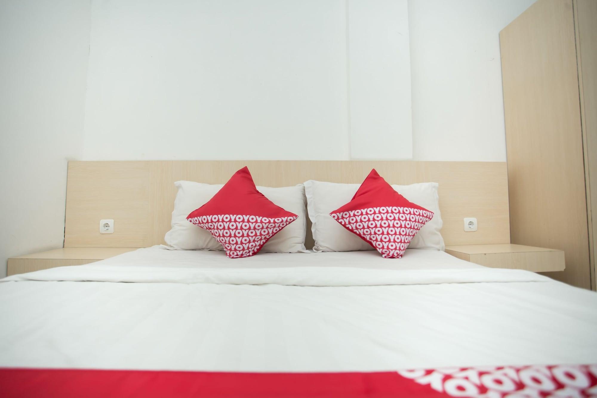 Oyo 850 Lapan Lapan Hotel Banjarmasin  Buitenkant foto