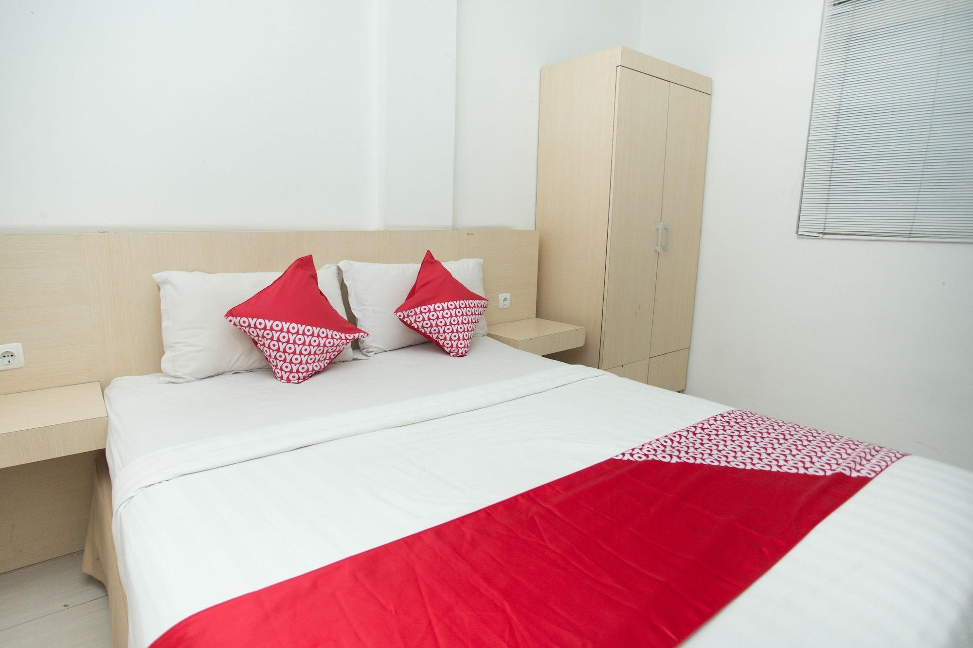 Oyo 850 Lapan Lapan Hotel Banjarmasin  Buitenkant foto
