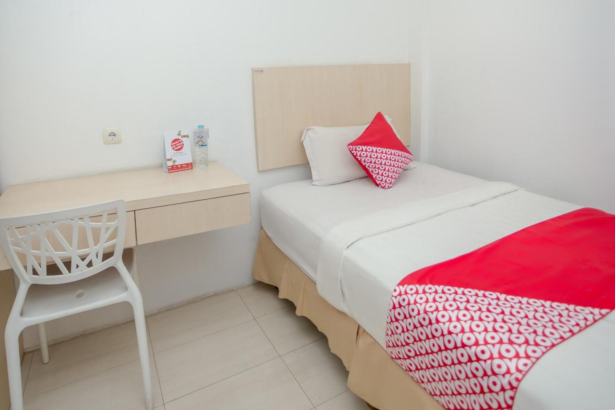 Oyo 850 Lapan Lapan Hotel Banjarmasin  Buitenkant foto