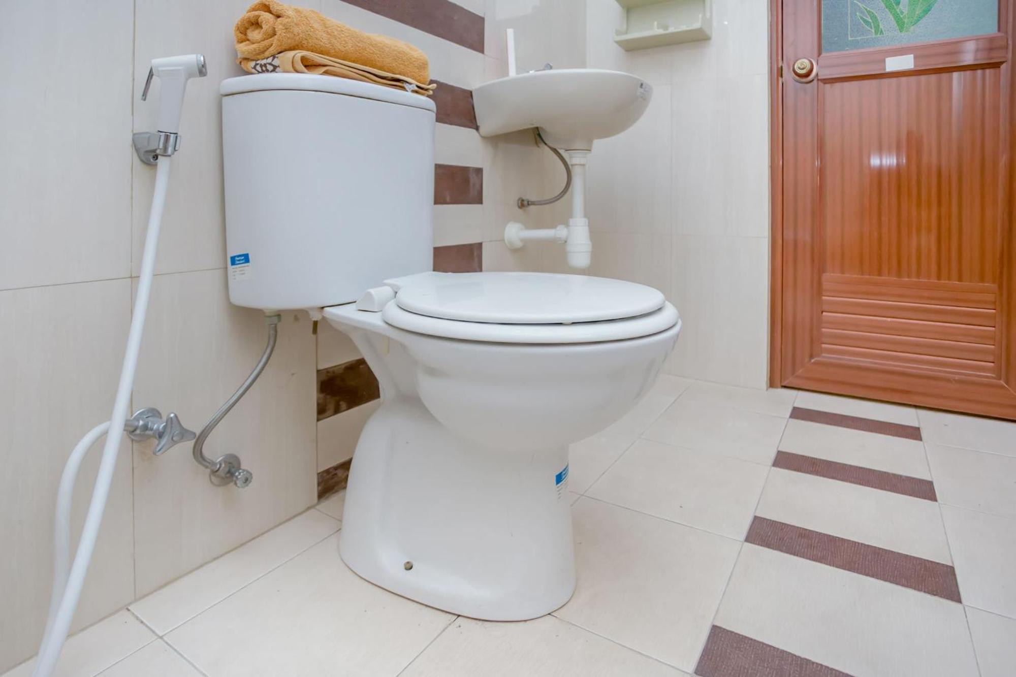 Oyo 850 Lapan Lapan Hotel Banjarmasin  Buitenkant foto