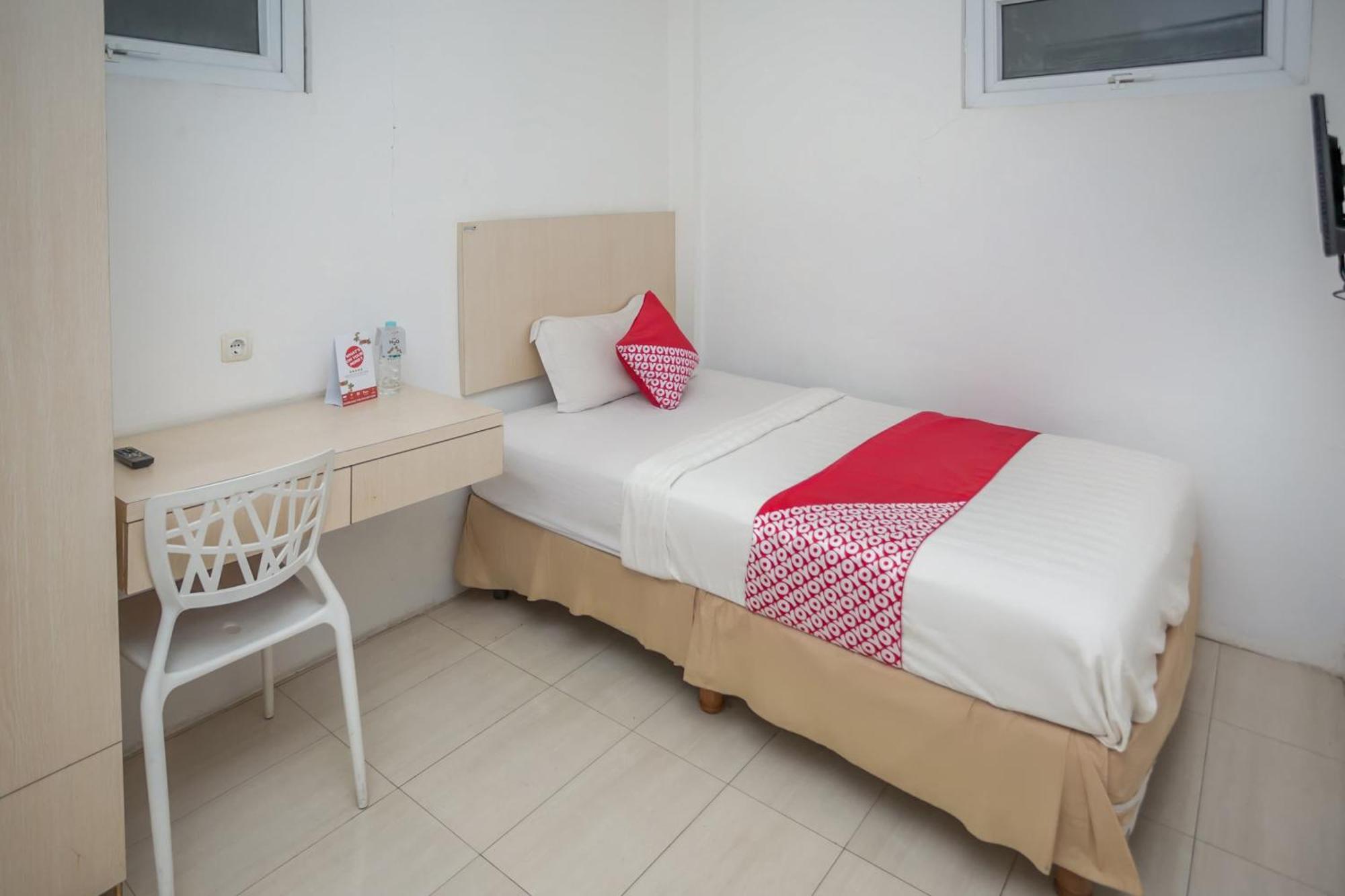 Oyo 850 Lapan Lapan Hotel Banjarmasin  Buitenkant foto