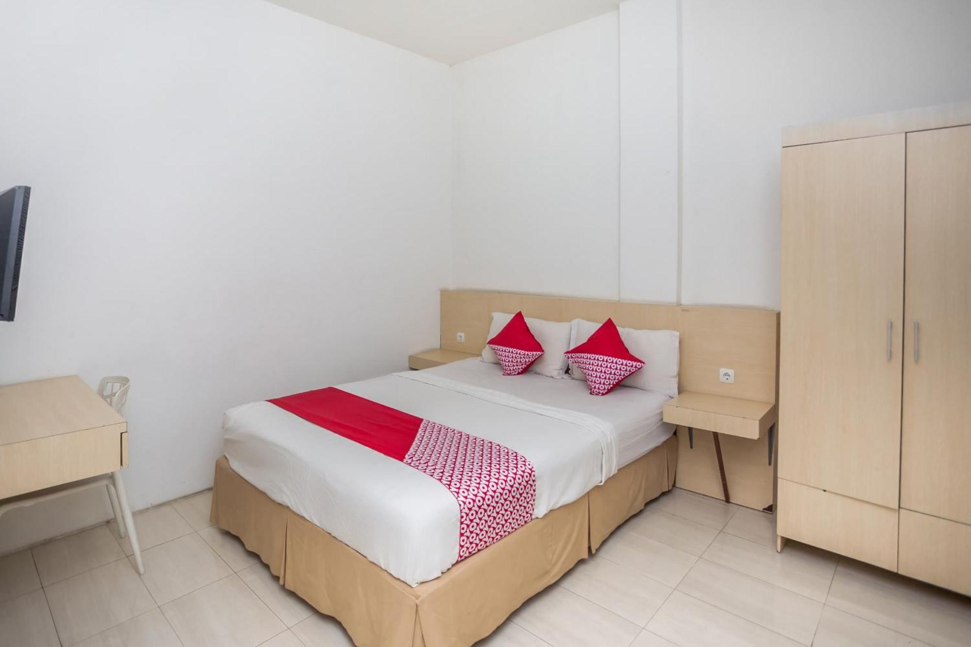 Oyo 850 Lapan Lapan Hotel Banjarmasin  Buitenkant foto