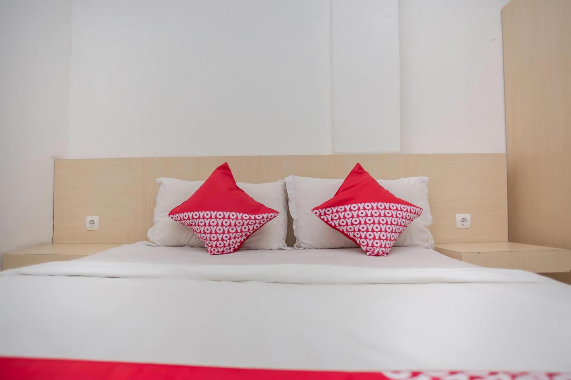 Oyo 850 Lapan Lapan Hotel Banjarmasin  Buitenkant foto
