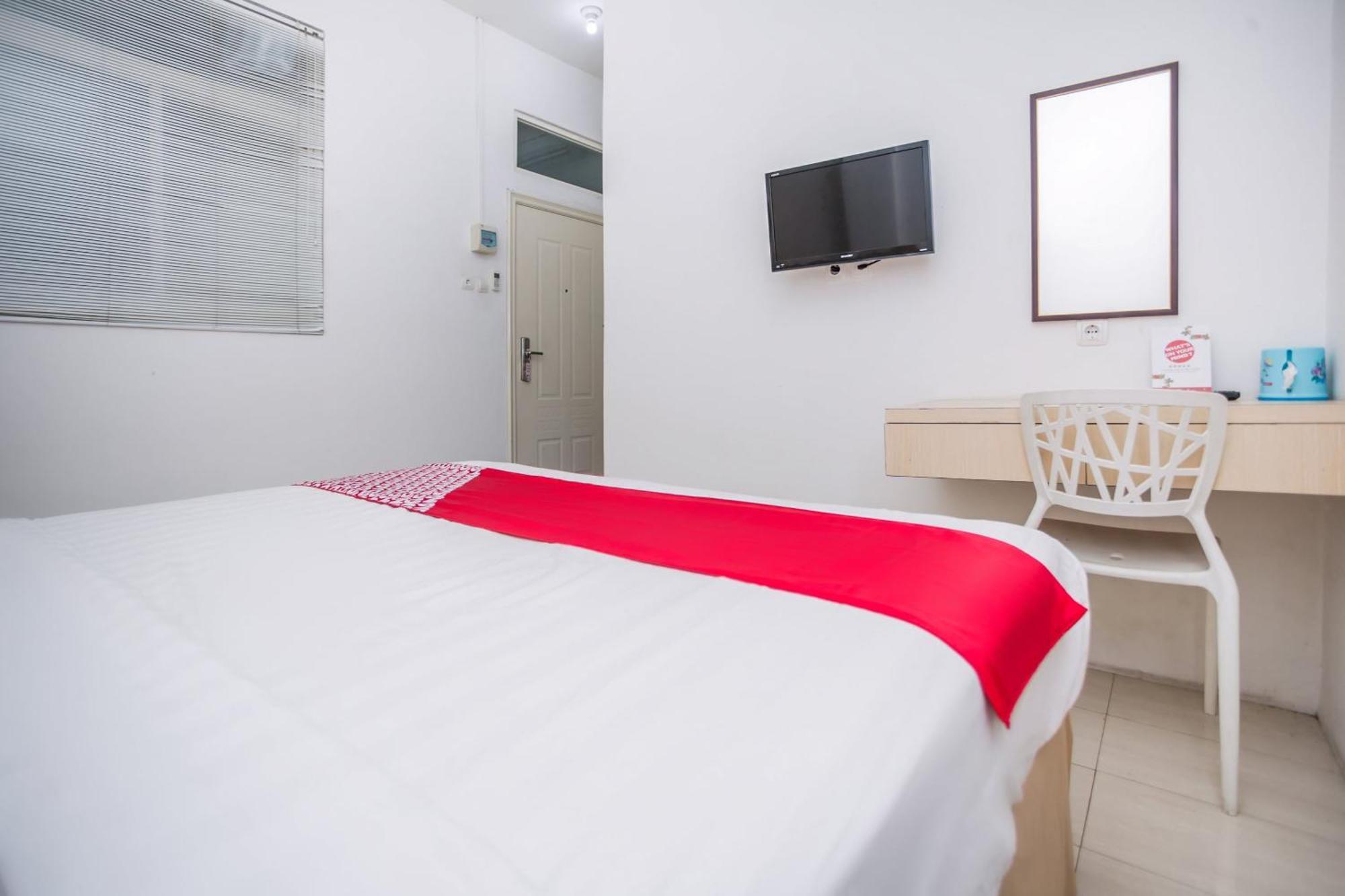Oyo 850 Lapan Lapan Hotel Banjarmasin  Buitenkant foto