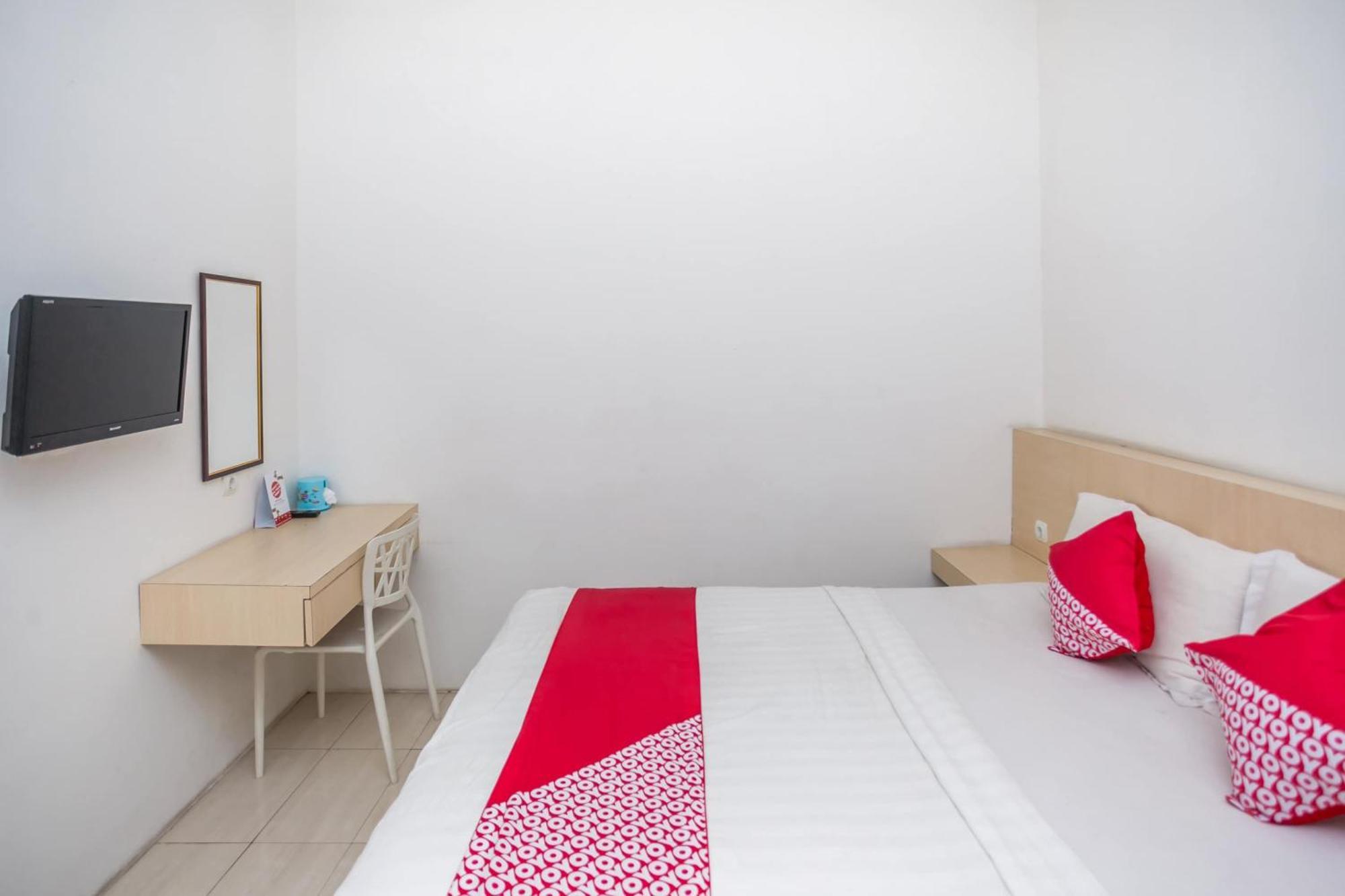 Oyo 850 Lapan Lapan Hotel Banjarmasin  Buitenkant foto