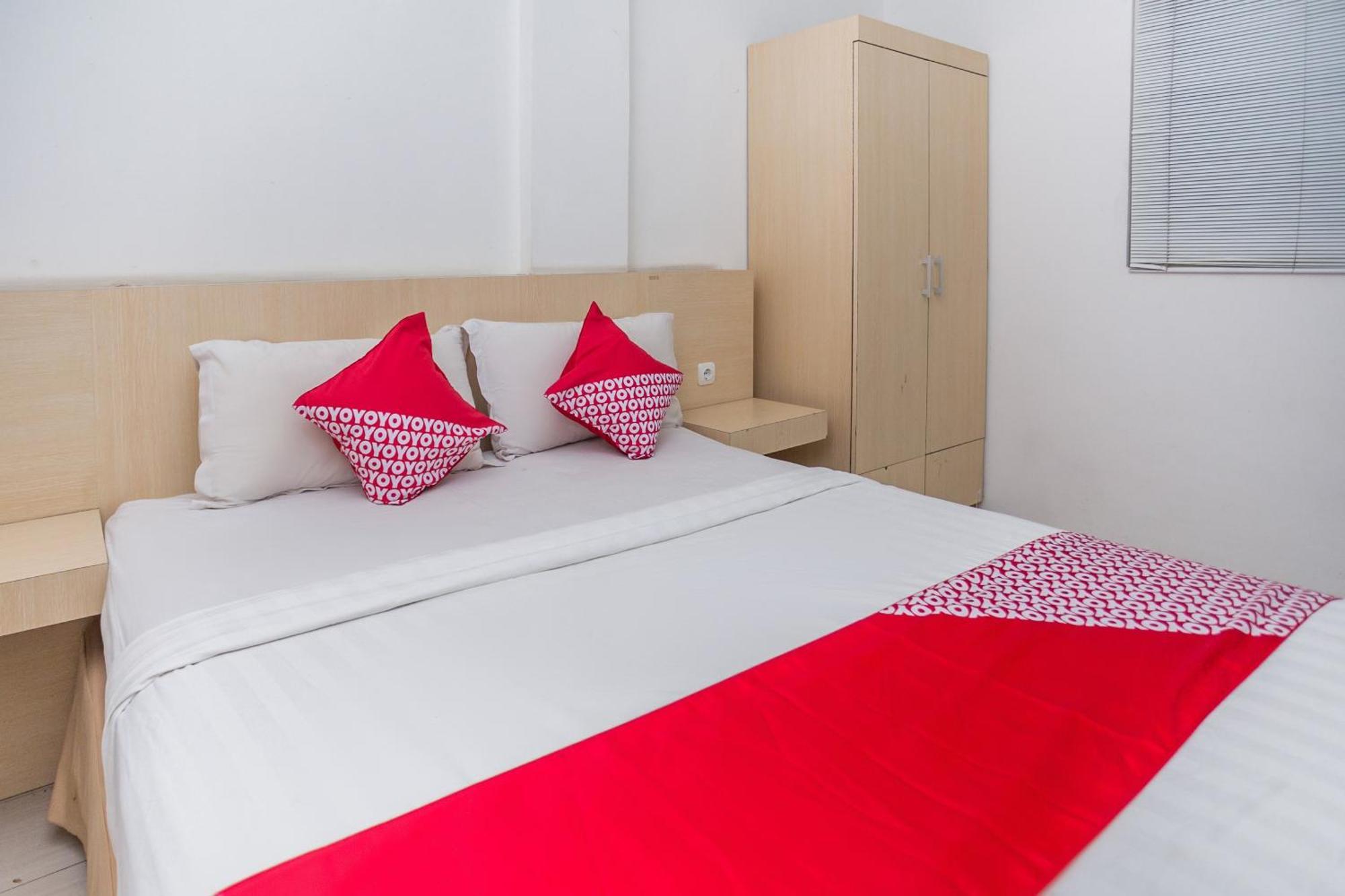 Oyo 850 Lapan Lapan Hotel Banjarmasin  Buitenkant foto